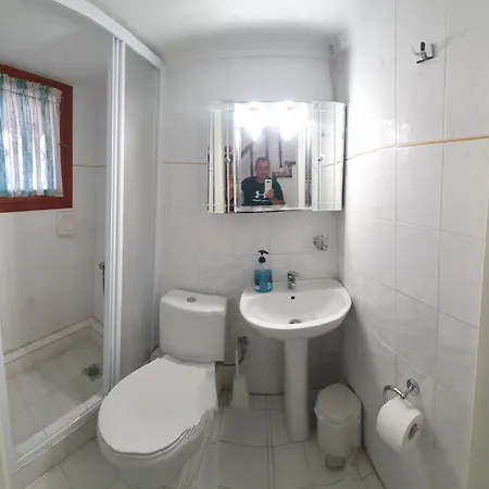 Veta's Sunny Hemera House Fourka