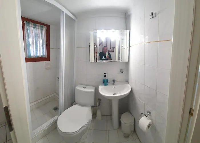 Veta's Sunny Hemera House Fourka