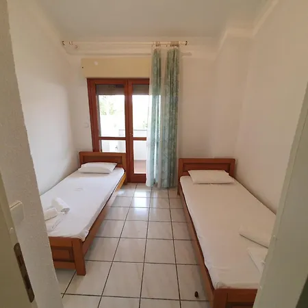 Veta's Sunny Hemera House Holiday home