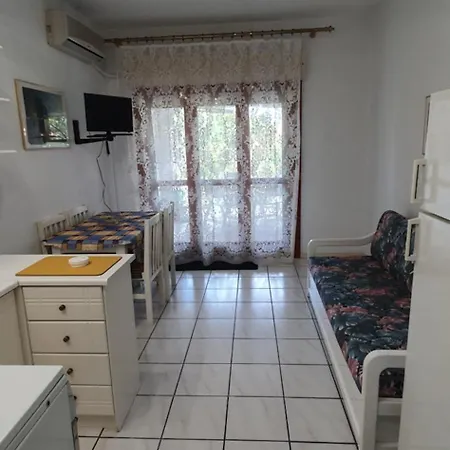 Veta's Sunny Hemera House Fourka