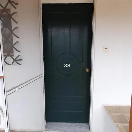 Veta's Sunny Hemera House Holiday home