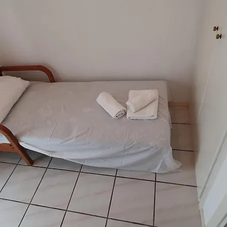 Veta's Sunny Hemera House