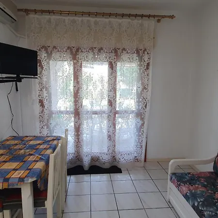 Veta's Sunny Hemera House Holiday home